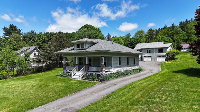 Backyard, Exterior, Facade, Split Level