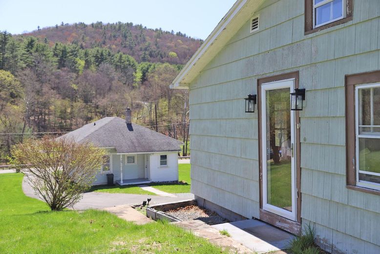 Detached Garage, Exterior