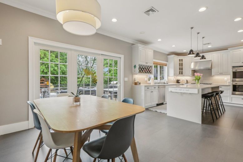 Dining room, Interior, Kitchen, Pendant Lights, Recessed Lighting, Stainless Steel Appliances
