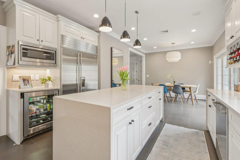 Dining room, Interior, Kitchen, Pendant Lights, Recessed Lighting, Stainless Steel Appliances