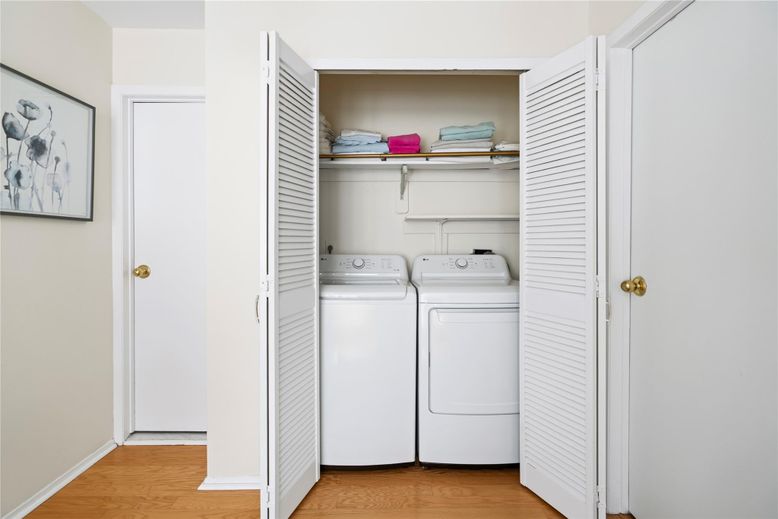 Interior, Utility Closets, Washer, Wood Texture Flooring