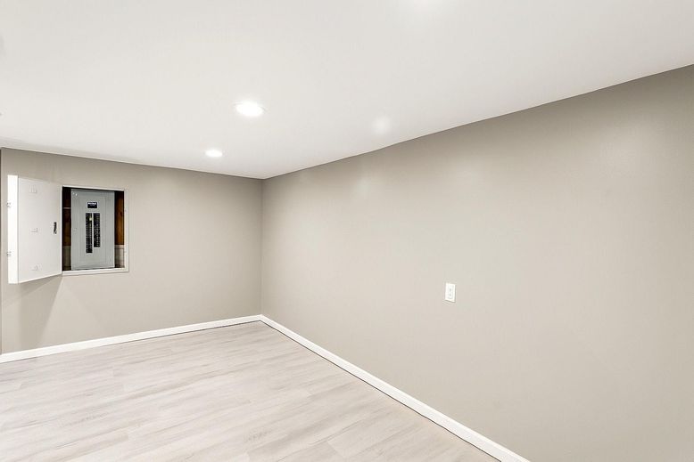 Empty room, Interior, Recessed Lighting, Wood Texture Flooring