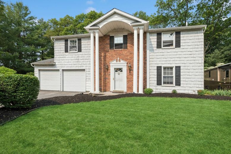 Attached, Exterior, Facade, Brick Facade, Georgian