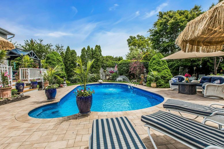 Exterior, Pool