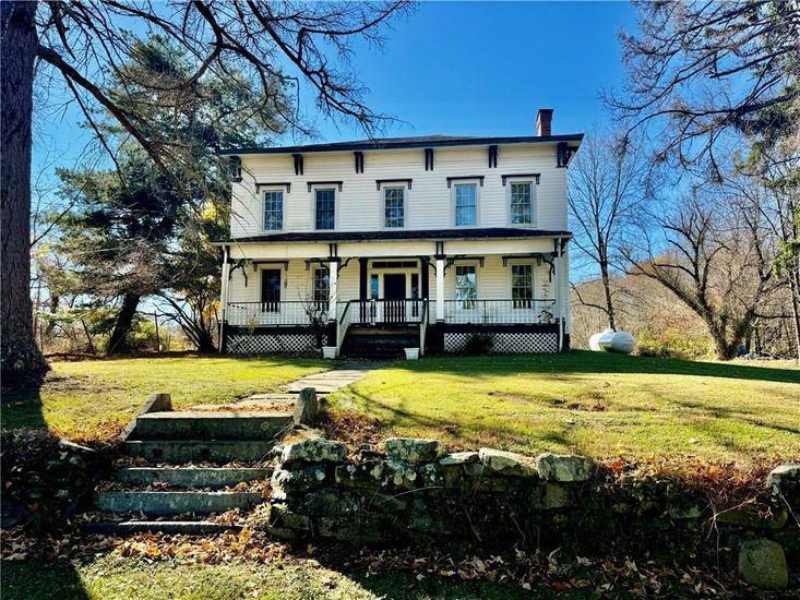 Backyard, Exterior, Facade, American Foursquare