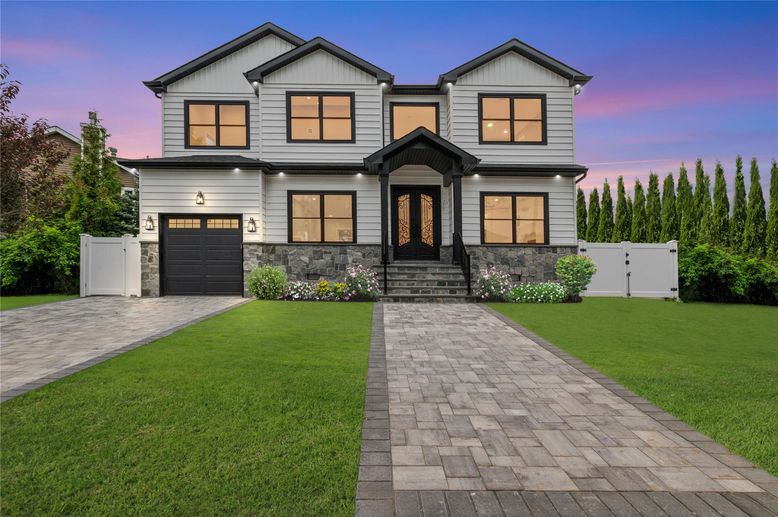 Attached, Exterior, Facade, Farmhouse