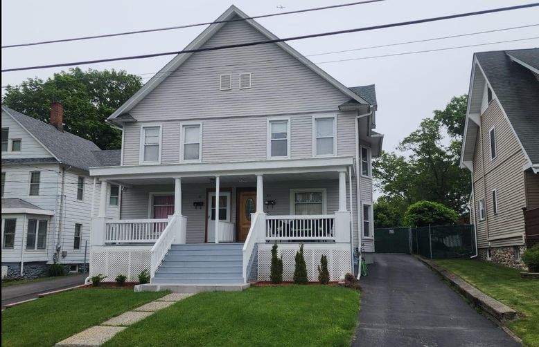 Exterior, Facade, Queen Anne Victorian