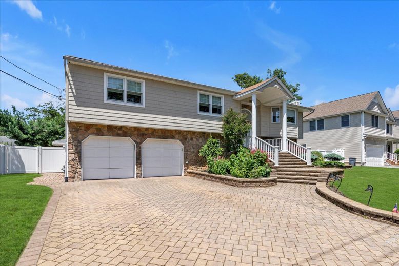 Attached, Exterior, Facade, Raised Ranch