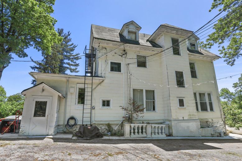 Exterior, Facade, American Foursquare