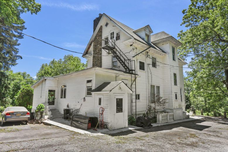 Exterior, Facade, Farmhouse