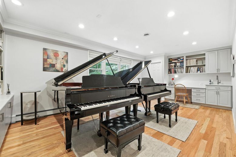 Interior, Piano, Recessed Lighting, Wood Texture Flooring
