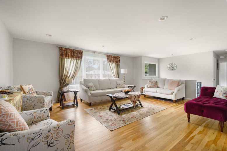 Interior, Living room, Pendant Lights, Recessed Lighting, Wood Texture Flooring