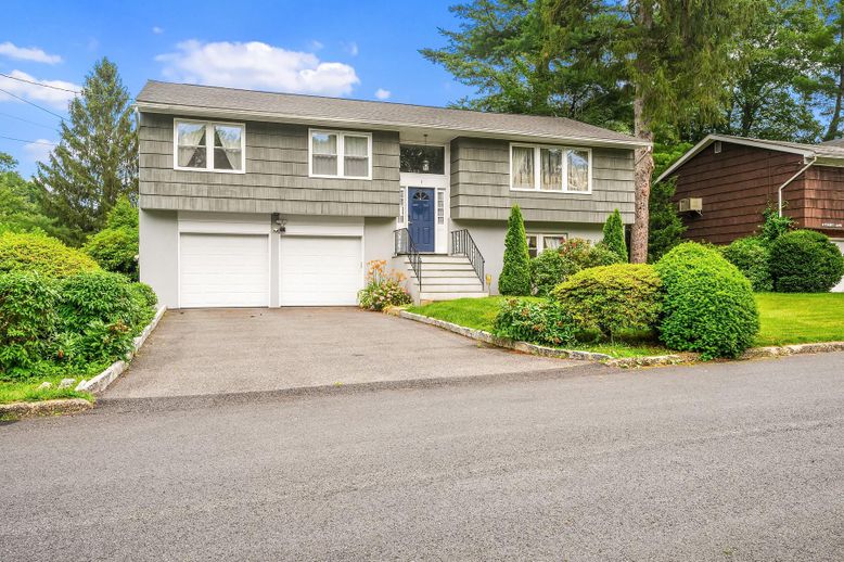 Attached, Exterior, Facade, Raised Ranch