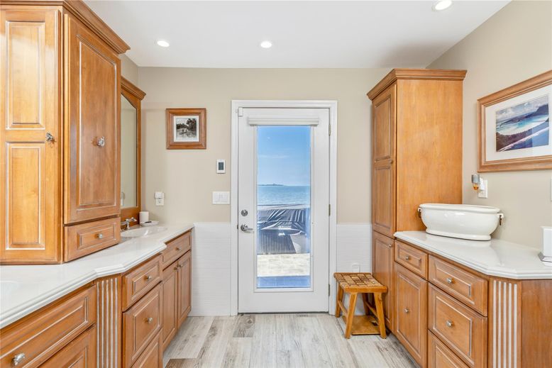 Bathroom, Interior, Recessed Lighting, Water, Wood Texture Flooring