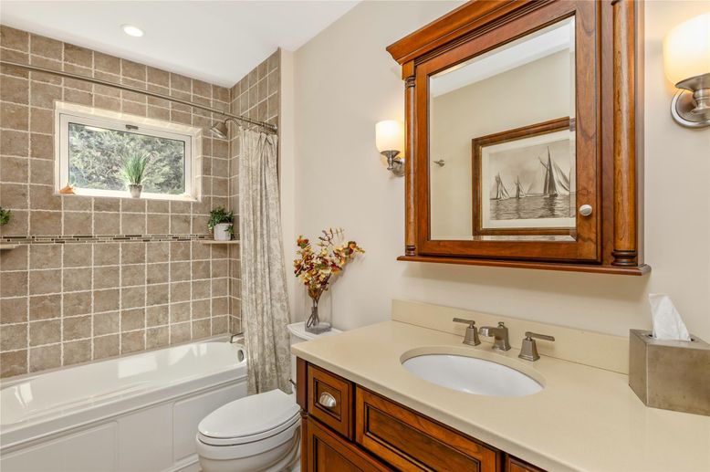 Bathroom, Interior, Recessed Lighting