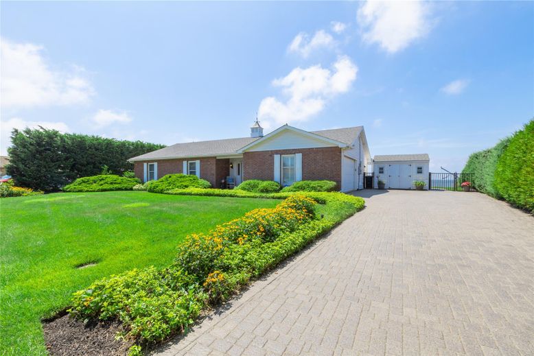 Backyard, Exterior, Facade, Brick Facade, Ranch