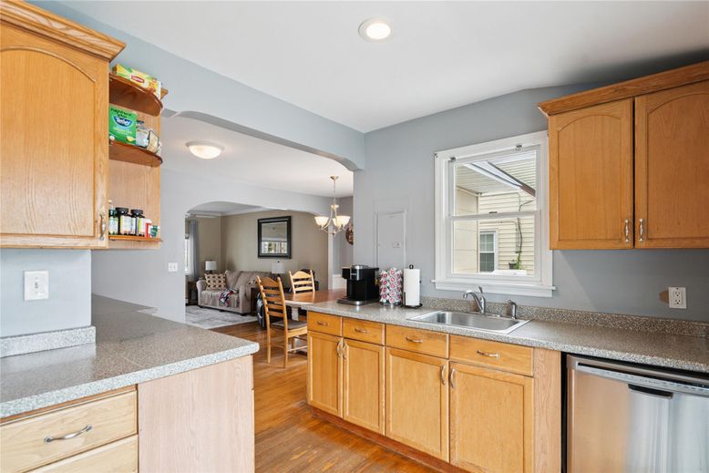 Dining room, Interior, Kitchen, Pendant Lights, Recessed Lighting, Wood Texture Flooring