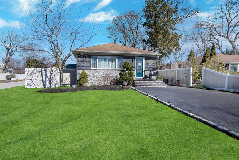 Backyard, Exterior, Facade, Ranch