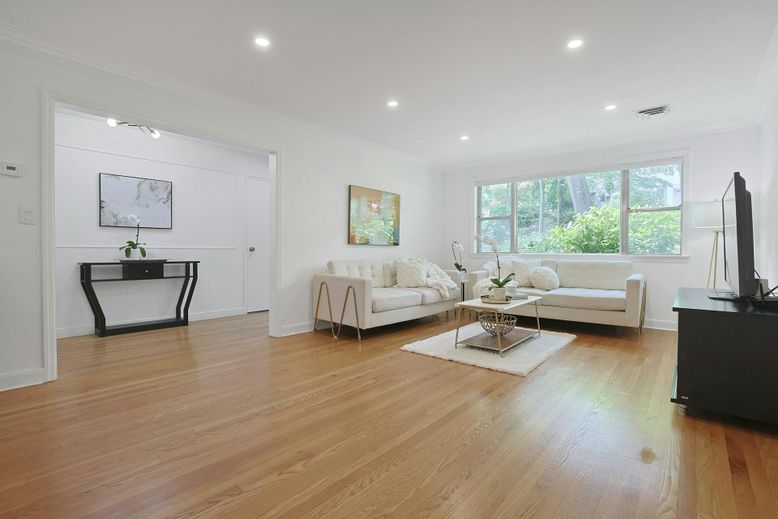 Interior, Living room, Recessed Lighting, Wood Texture Flooring