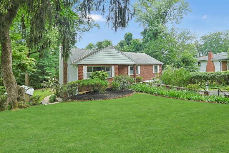 Backyard, Exterior, Facade, Brick Facade, Cape Cod