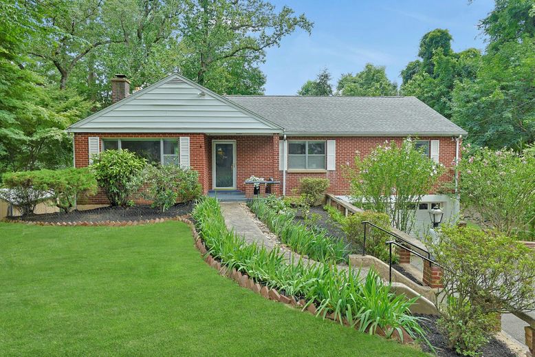 Exterior, Facade, Brick Facade, Ranch