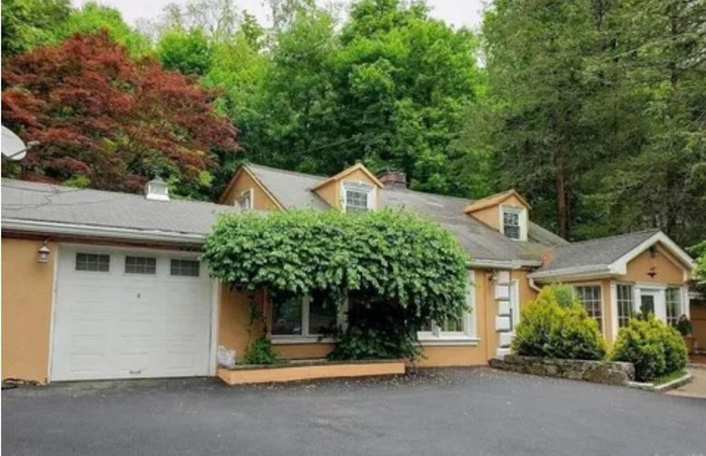 Attached, Exterior, Facade, Ranch