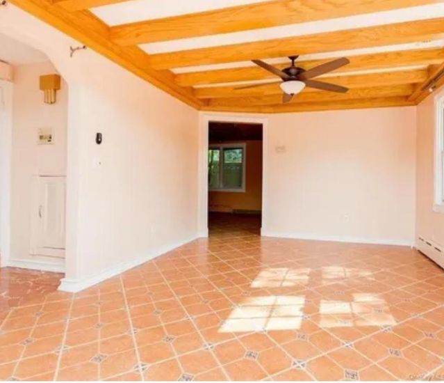 Empty room, Interior, Wooden Beams, Wooden Ceilings