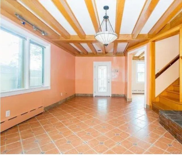 Empty room, Interior, Pendant Lights, Wooden Beams