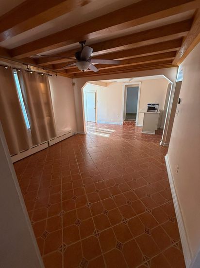 Empty room, Interior, Wooden Beams