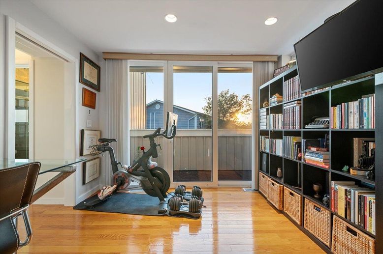Fitness Equipment, Interior, Recessed Lighting, Wood Texture Flooring