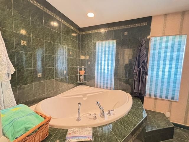 Bathroom, Interior, Recessed Lighting