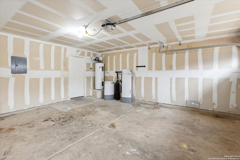 Garage, Interior