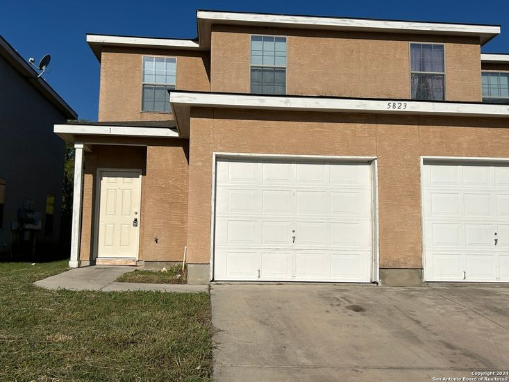Attached, Exterior, Facade, Rowhouse