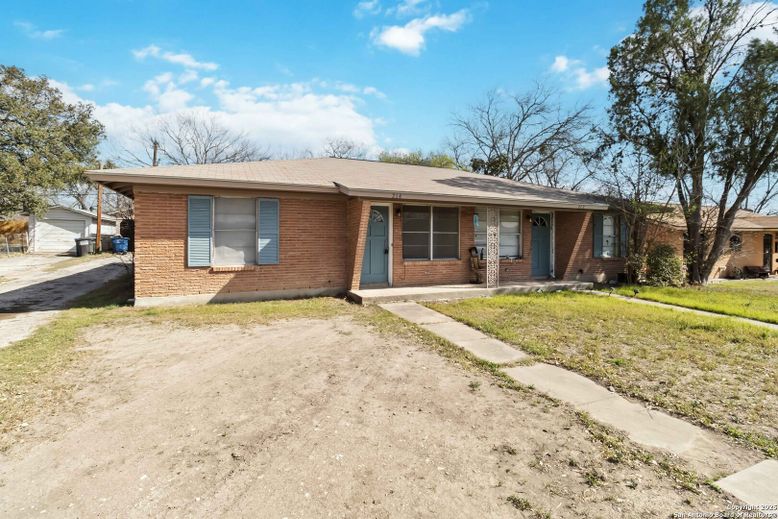 Exterior, Facade, Brick Facade, Ranch