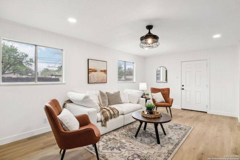 Interior, Living room, Recessed Lighting, Wood Texture Flooring