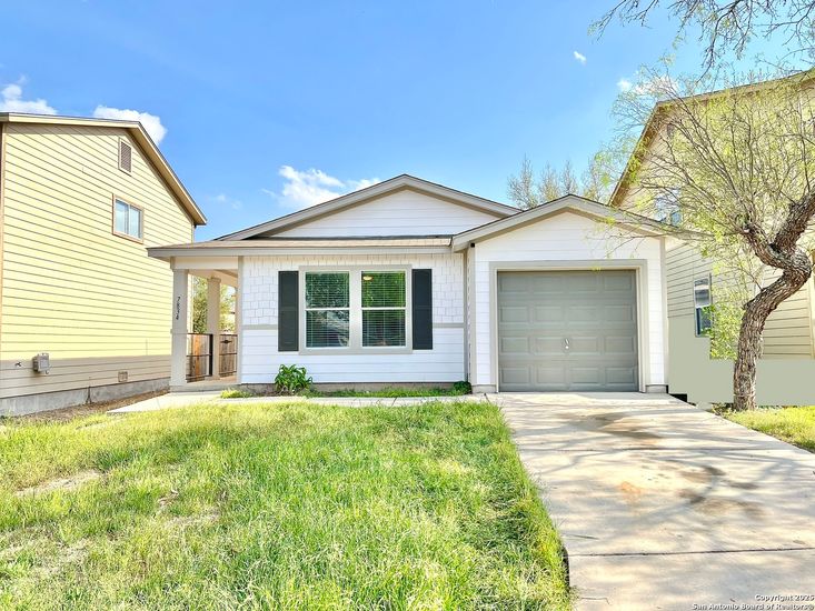 Attached, Exterior, Facade, Ranch