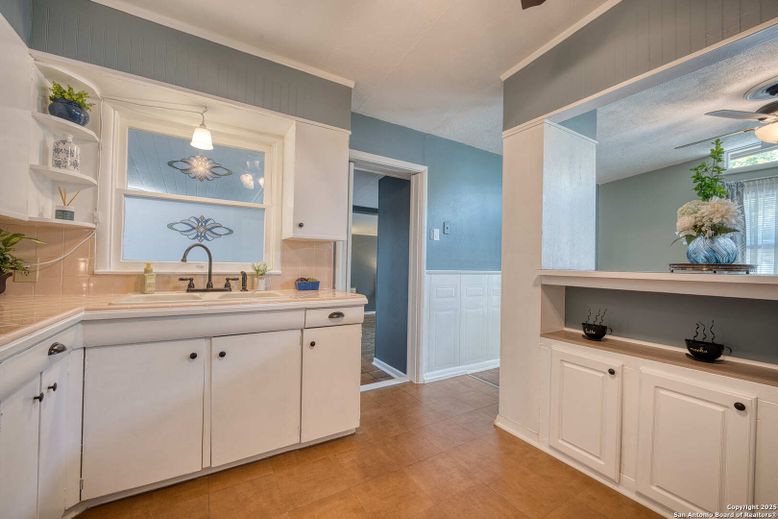 Interior, Kitchen, Pendant Lights, Tile Countertops