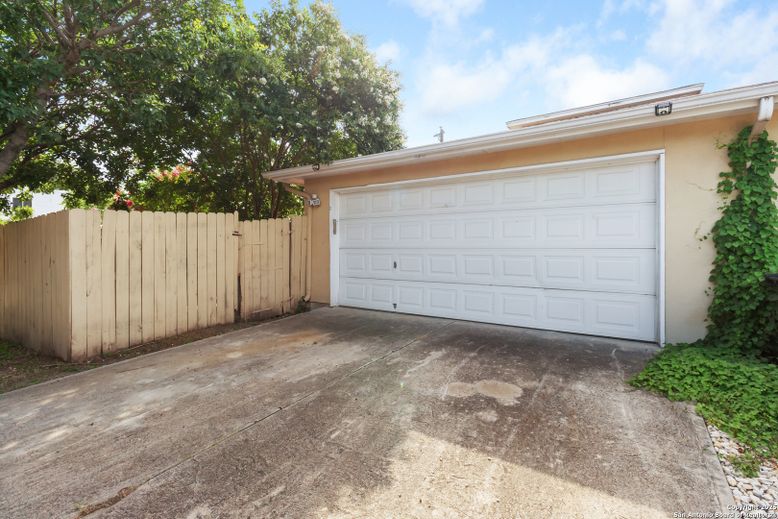 Detached Garage, Exterior