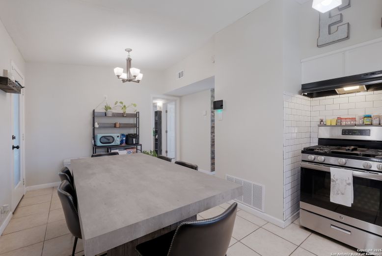 Chandelier, Dining room, Interior, Kitchen, Stainless Steel Appliances