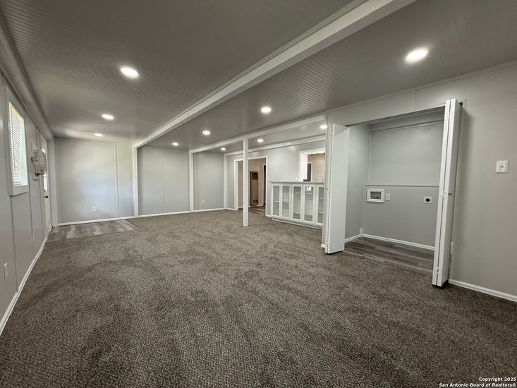 Empty room, Interior, Recessed Lighting