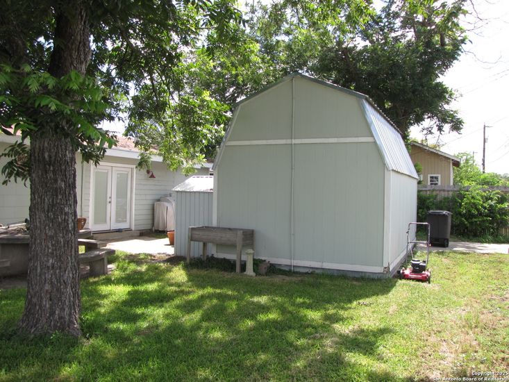 Backyard, Exterior