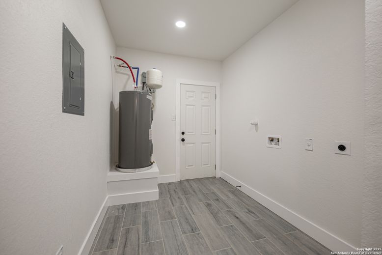 Interior, Recessed Lighting, Wood Texture Flooring