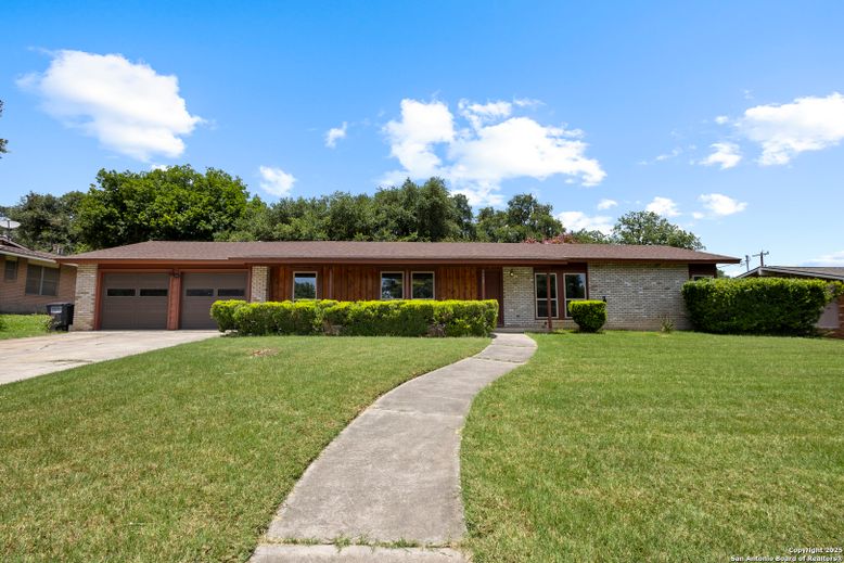 Attached, Exterior, Facade, Brick Facade, Ranch