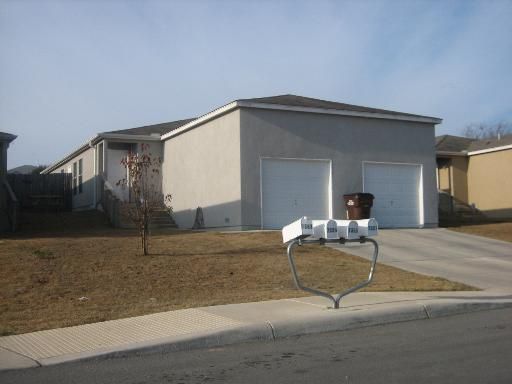 Attached, Exterior, Facade, Modern