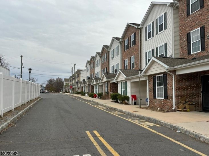Exterior, Facade, Brick Facade, Rowhouse