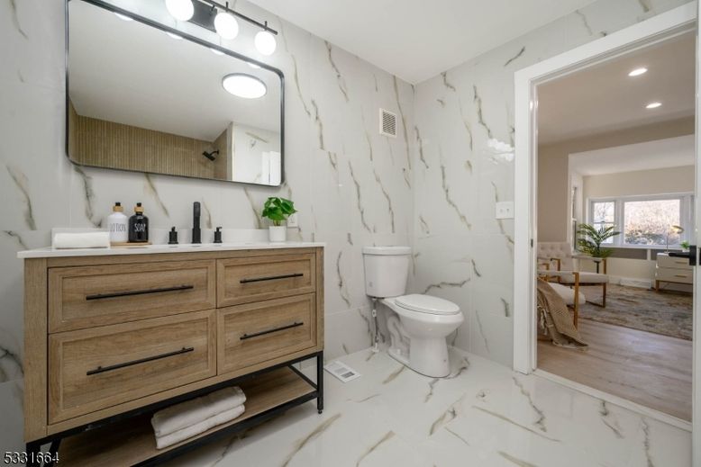 Bathroom, Interior, Marble, Marble Walls, Recessed Lighting