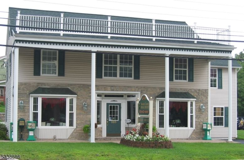 Exterior, Facade, Rowhouse