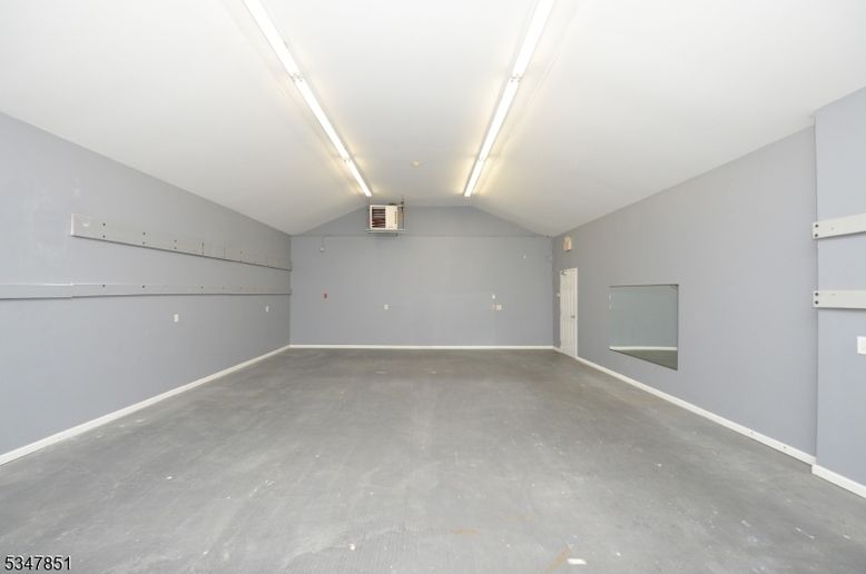 Empty room, Garage, Interior
