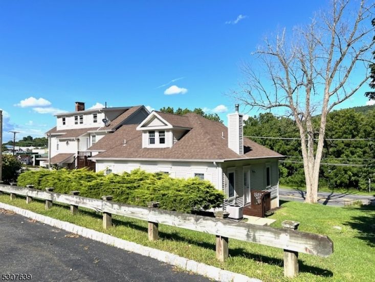 Exterior, Facade, Cape Cod
