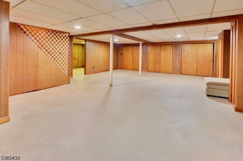 Empty room, Interior, Recessed Lighting, Wooden Walls
